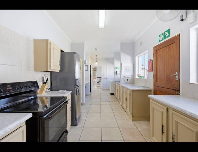 4 BEDROOM HOUSE FOR SALE IN LONEHILL